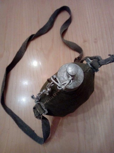 Vecchia borraccia militare - vecchia,