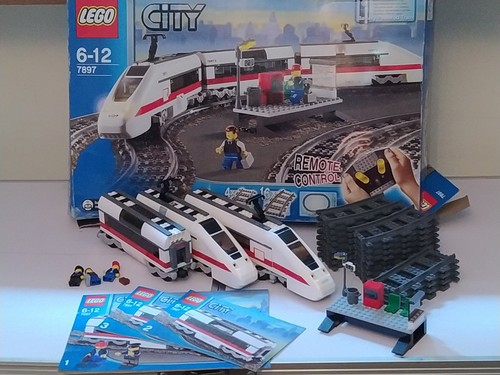 Lego trains set 7897 passenger - trains,