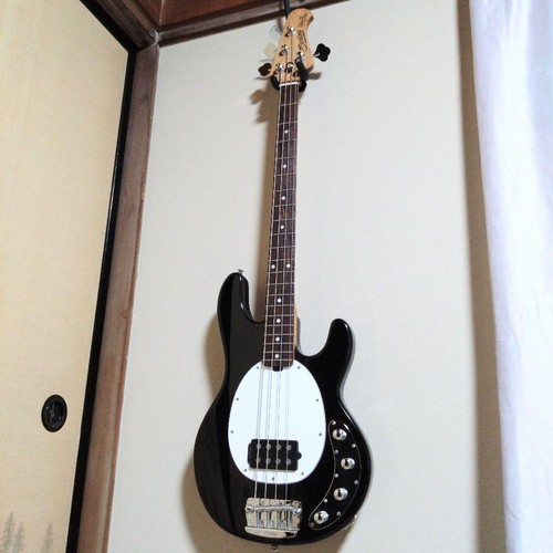 Sterling musicman stingray - by,