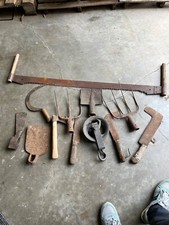 attrezzi antichi rurali contadino, sega, carrucola