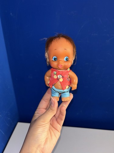 Bambola mini doll gomma - in,