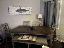 Tavolo da pranzo quadrato in