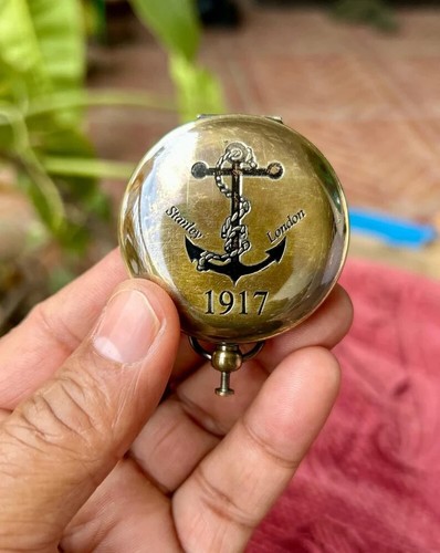 Vintage fatto con pulsante - vintage,