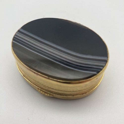Antica scatola con coperchio