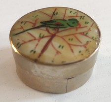 ANTICO COFANETTO PORTA PILLOLE IN METALLO CON DIPINTO DI UN PAPPAGALLO - VINTAGE