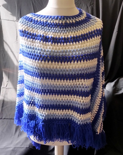 Poncho vintage all'uncinetto