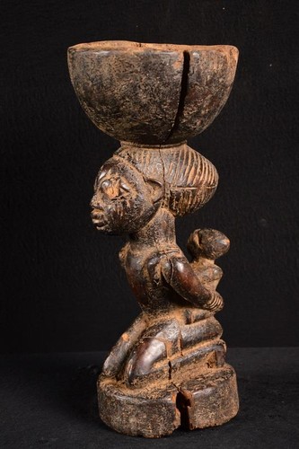 Statua femminile primitiva