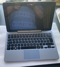 Samsung ATIV Smart PC XE500T1C Tablet e Tastiera Dock Intel Atom Z2760