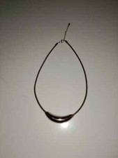 Collana rigida con maglia metallica