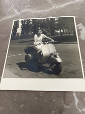 Foto vespa faro basso ragazza Milano 1951 fotografia epoca