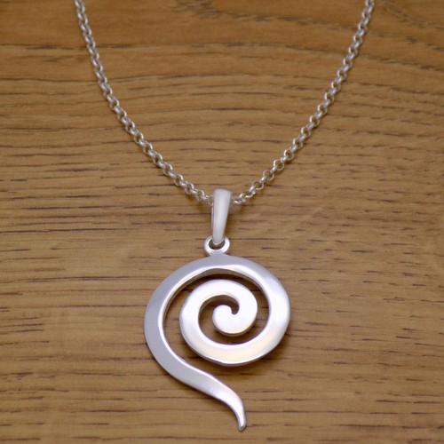 Elegante collana con pendente