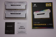CORSAIR VENGEANCE RGB PRO 2 x 8GB DDR4 Kit Memoria - Nero (CMW16GX4M2C3200C16)