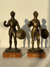 Antica coppia di cavalieri in armatura metallica con base XIX Secolo Italian
