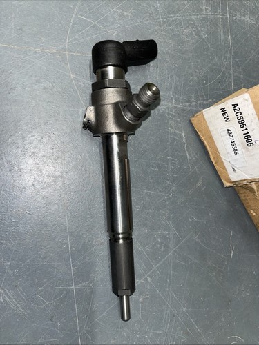 Iniettore carburante per
