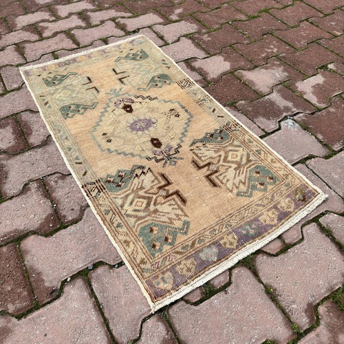 Tappeto vintage con accento