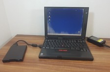 VINTAGE IBM Thinkpad 560E Intel Pentium 120MHz 40MB 1GB con floppy + Win98