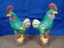 FIGURINA  DI  GALLO  IN  MAIOLICA,  PORCELLANA  CINESE,  SMALTO  VERDE.