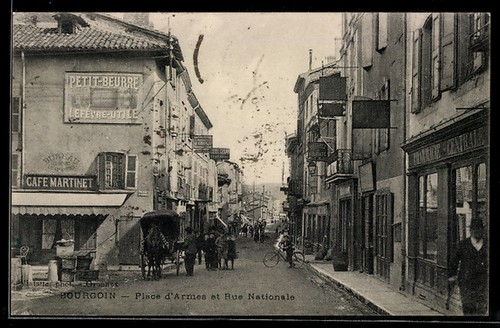 Cpa bourgoin place - place, d´armes