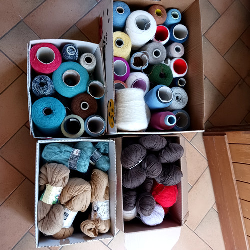 Stock gomitoli rocche di - e,