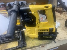 Trapano a percussione DeWALT