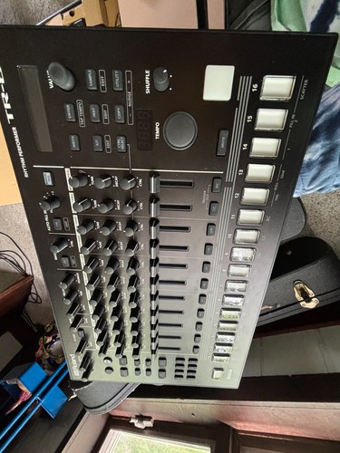 Roland rhythm performer - roland,