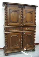 Credenza antica a corpo unico in noce, metà 1700. Art. 0279