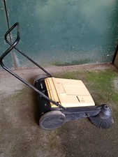 Spazzatrice Kärcher a spinta modello KM 700S