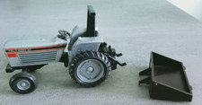 ERTL  1:32 - Trattore WHITE FIELD BOSS 37 + cassone