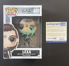 ALYCIA DEBNAM-CAREY FIRMATO