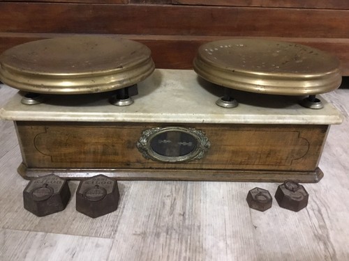 Antica bilancia in legno - ,