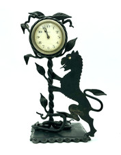 Orologio da tavolo Veglia con drago araldico in ferro battuto