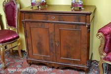 Credenza a due ante inizio XX