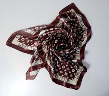 carré de soie Louis Vuitton