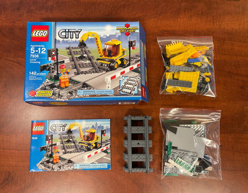 Lego 7936 level crossing - lego,