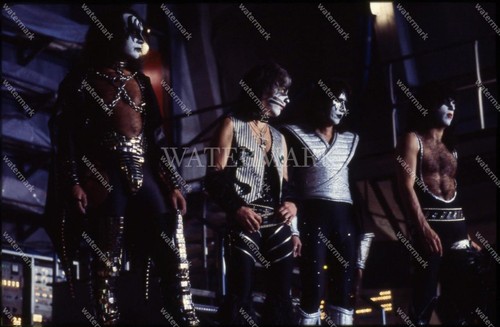 De520 kiss gene - gene, simmons