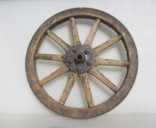 Antico carro in legno raggi