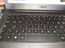 ASUS ZENBOOK UX305FA usato in