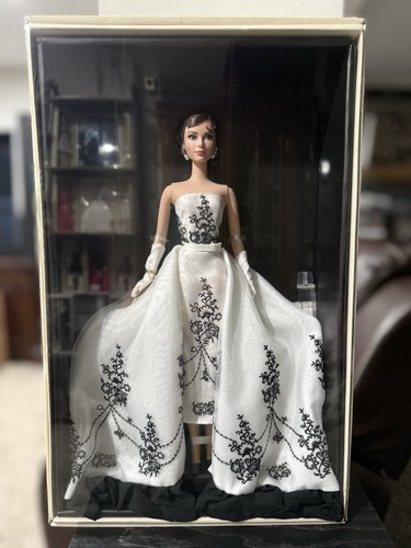 2012 nrfb audrey hepburn come - nrfb,