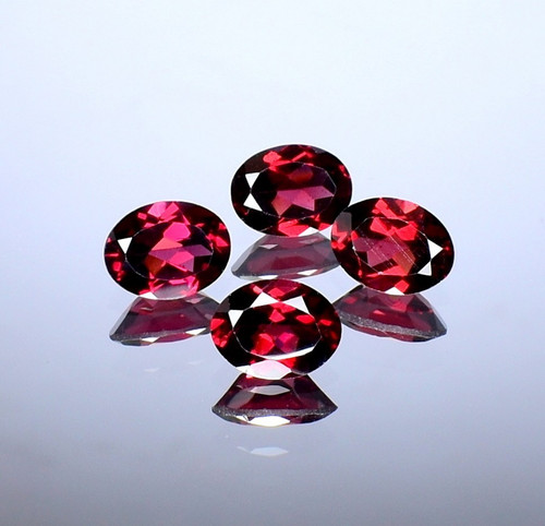 Granato rosso sfaccettato