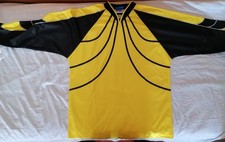 Vendo maglia da portiere di calcio usata della Umbro.
