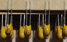 30X Condensatori al tantalio, 22uF 16VL, ORIGINALI DAEWOO, NUOVI (NOS)