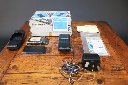 Cellulare motorola micro - micro, a