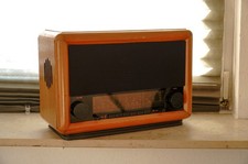 Radio retrò in cassa di legno