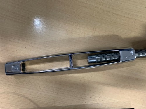 Selden toggle upper - /,