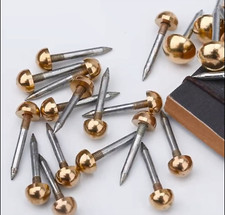 Antico ottone massiccio