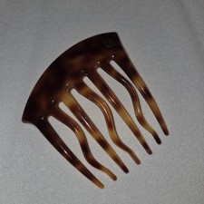 Raro pettine laterale per