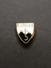 Pins Pin Badge Spilla D. Armenio stemma bianco/nero montagna calcio Spagna