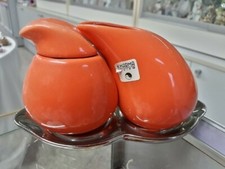 KHARMA LIVING - SET LATTIERA + ZUCCHERIERA + VASSOIO - ARANCIO