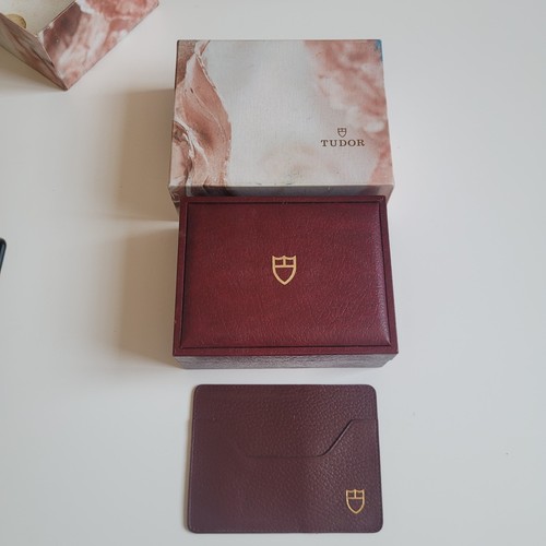 Tudor box with - box, (vintage)