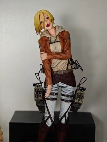 Attack titan personaggio - on,